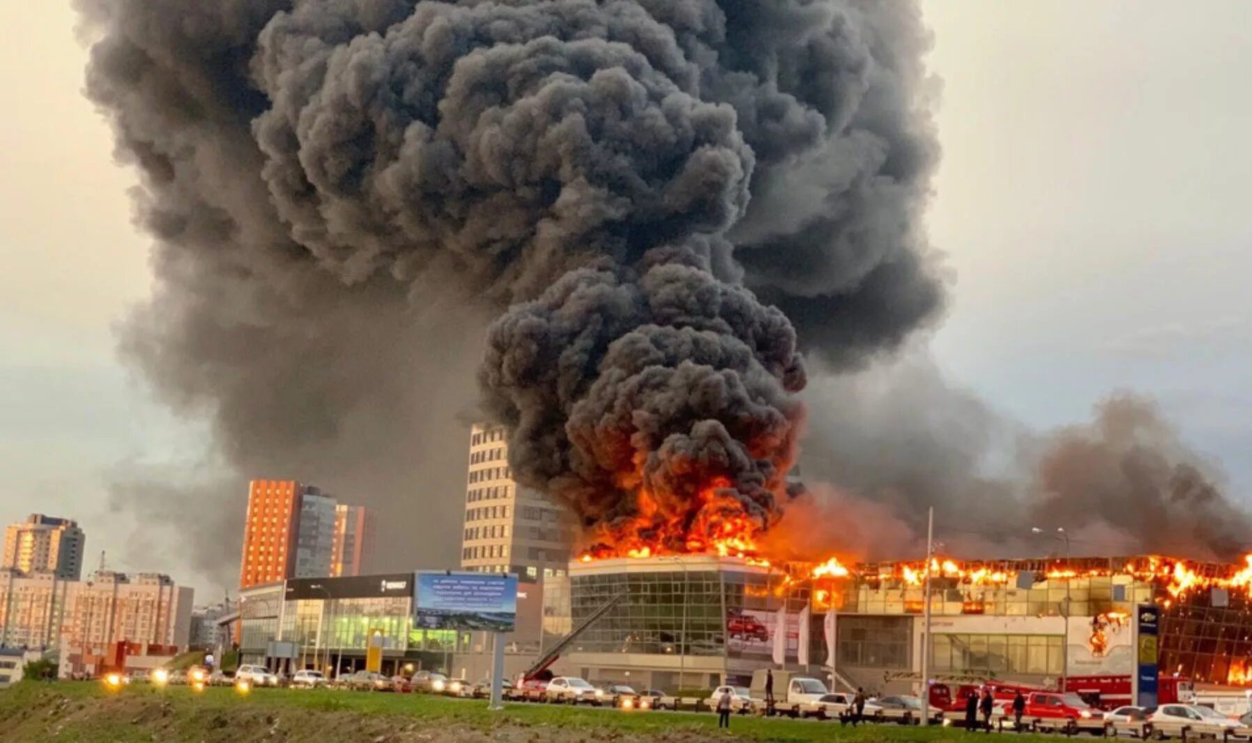 Пожар в Кемерово. Зимняя вишня пожар в Кемерово. Пожар в Кемерово в ТЦ зимняя вишня. Пожар в ТРЦ.