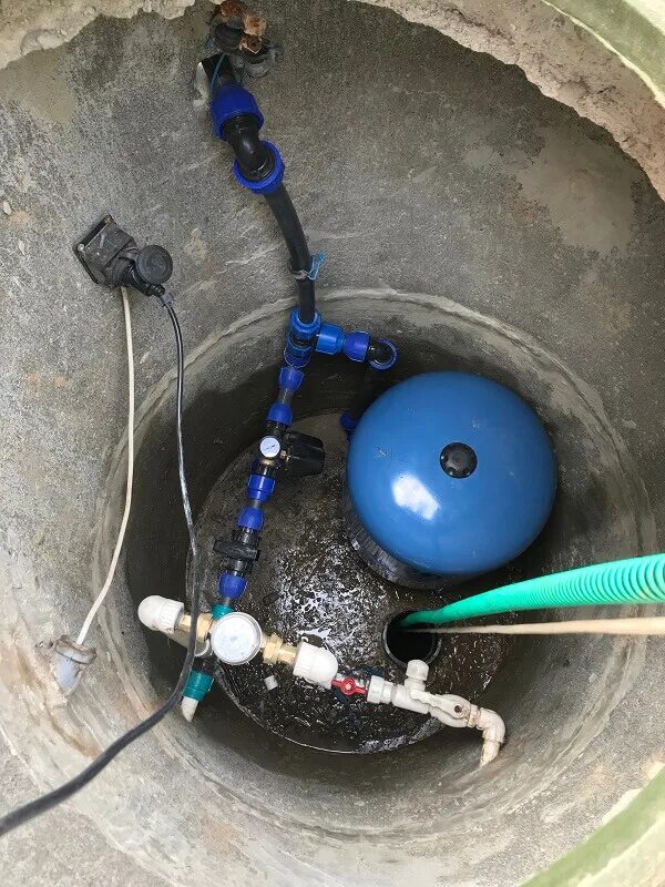 Газлифтный способ эксплуатации скважины. Обустройство скважины на воду. Скважина на воду с оголовком. Обустройство скважины на воду. Эксплуатация скважины на воду.