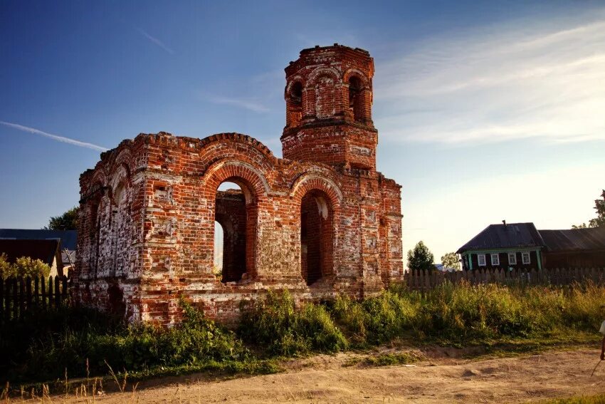 Заброшенные деревни пермского края. Церковь деревня Рябки Пермский край. Усольский район Пермский край. Заброшенные церкви Пермского края. Заброшенные храмы Юсьвинского района Пермского края.