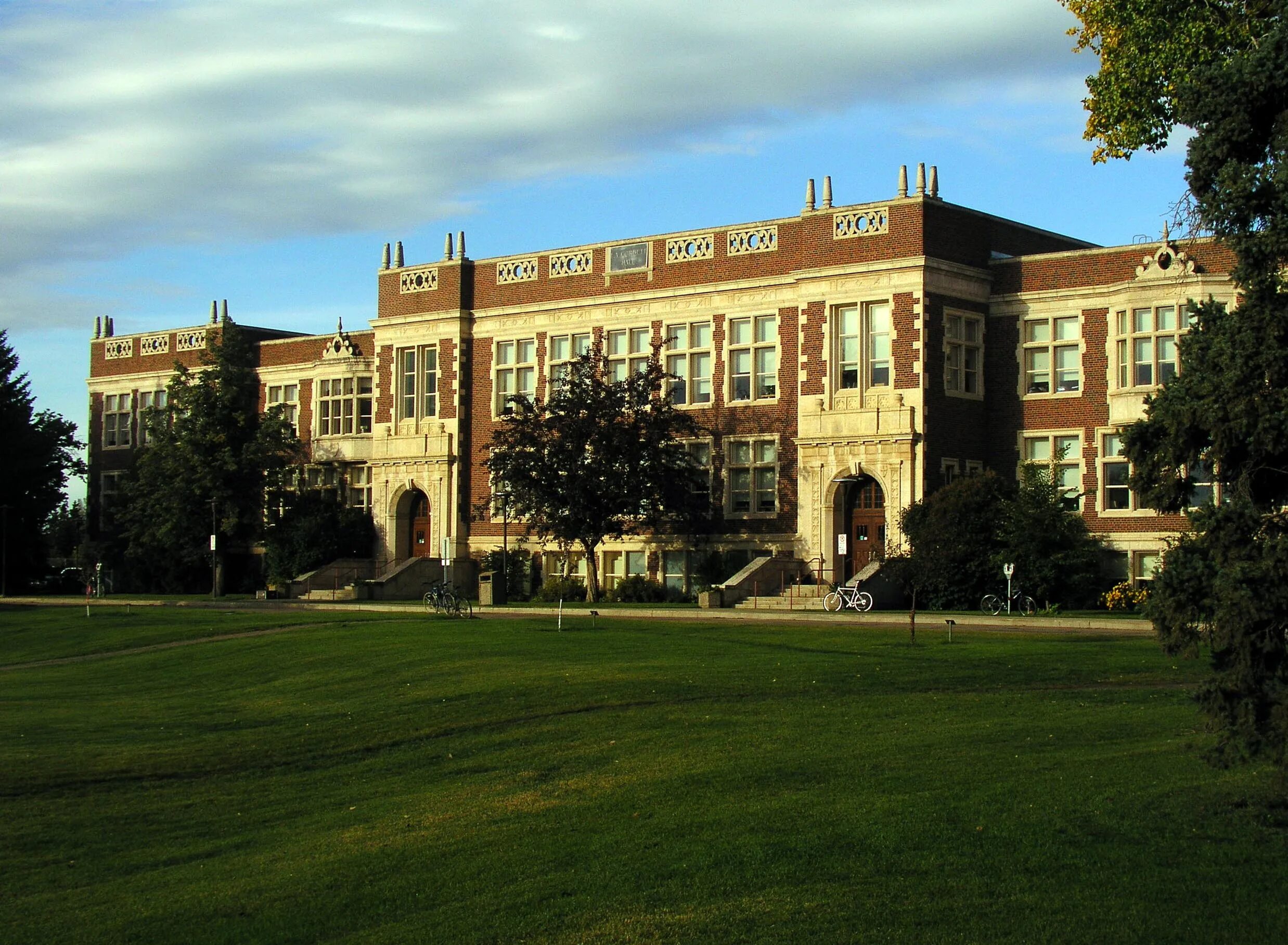 Университет штата висконсин. Университет штата орегон. University org. Кардиффский университет. Санкт-петербург, здание университета итмо.