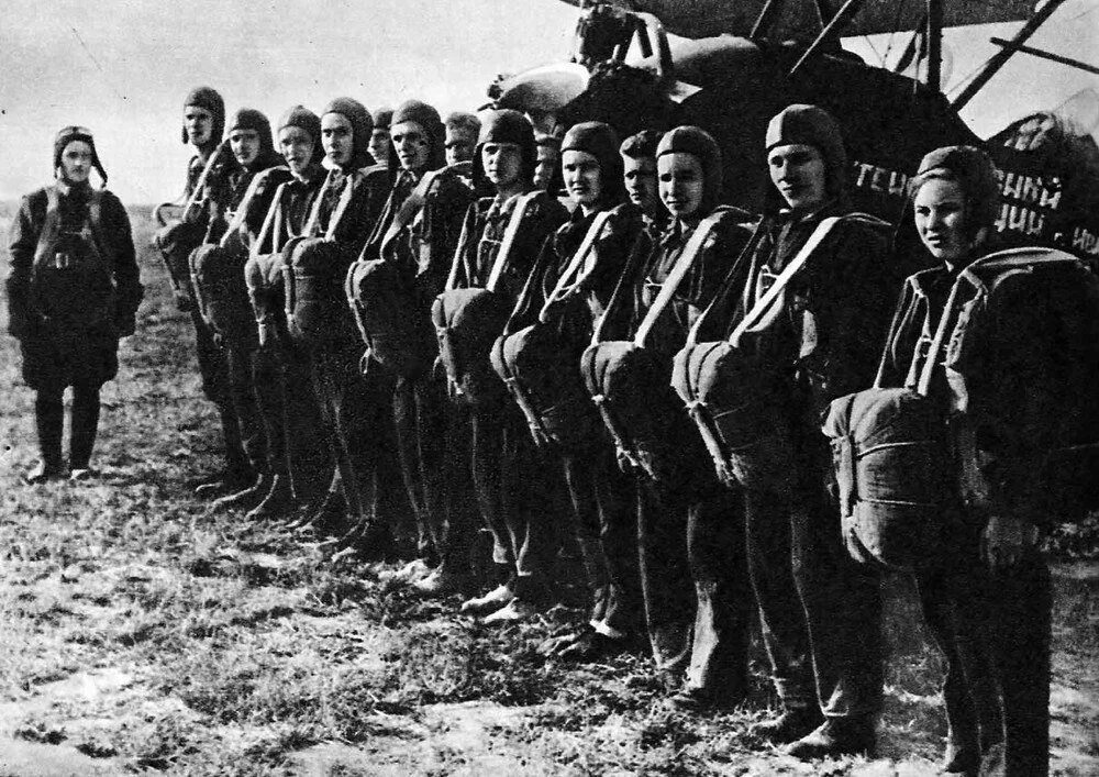 Военная и гражданская жизнь. ОСОАВИАХИМ 1927. 1927 - ОСОАВИАХИМ - ДОСААФ. ОСОАВИАХИМ В годы Великой Отечественной войны. Парашютисты 1931г. Кулешова.