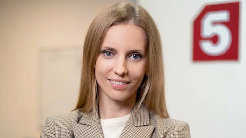 алиса пятый канал. 5 канал логотип. пятый канал логотип. 05 пятый канал. телеканал пятый канал.