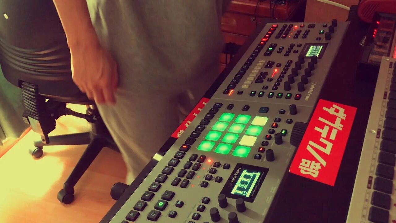 Analog four. Elektron analog four mk2. elektron analog rhythm mk2. analog four mk1. analog rhythm mk2 inside.