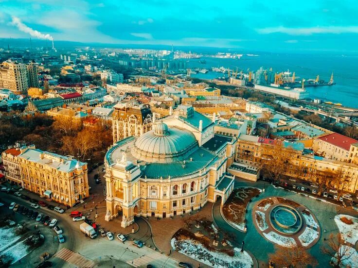 Одесса оперный театр памятник. Дюк ришелье одесса. Оперный театр в одессе фото. Одесса вики. Одесса вики.
