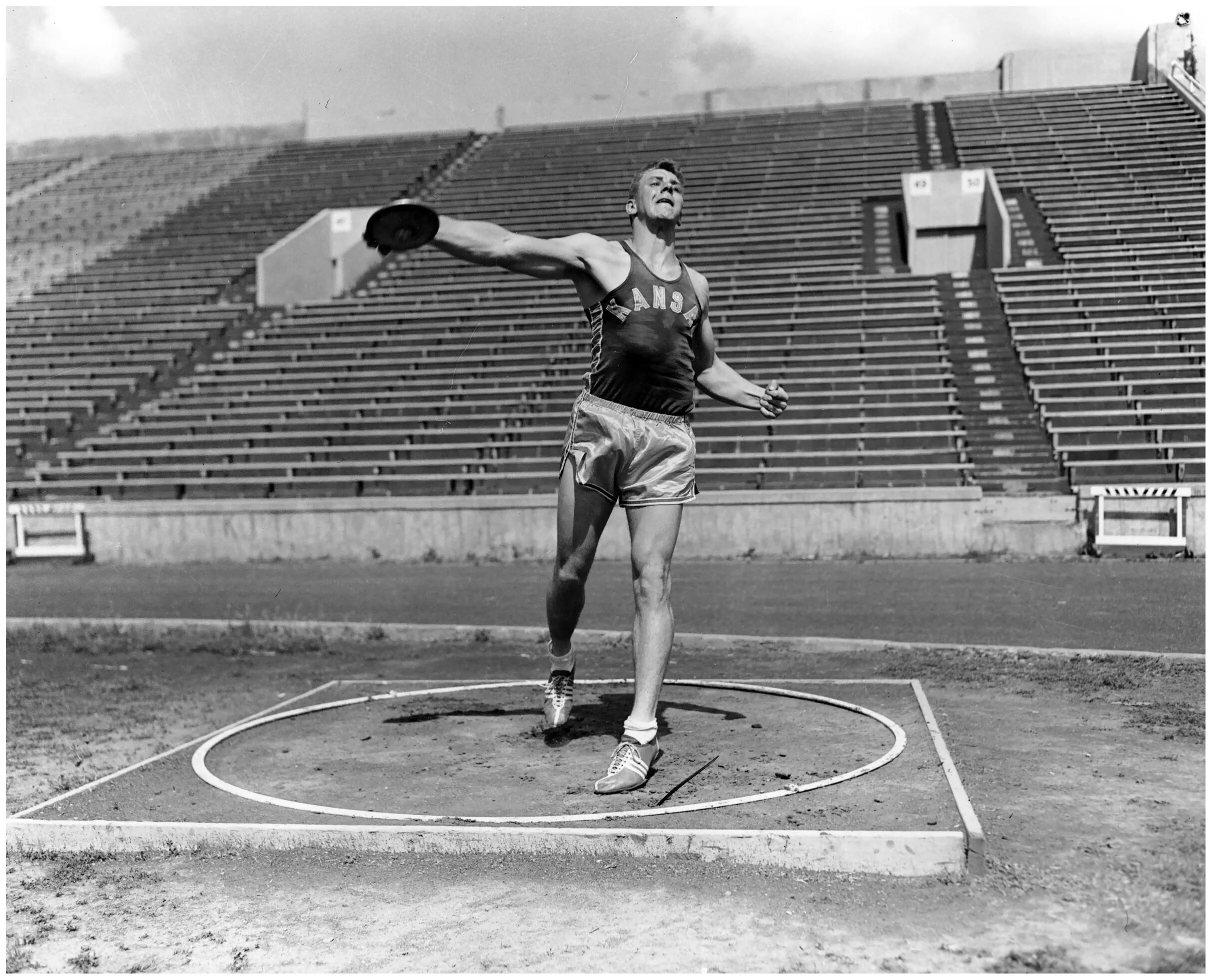 Спорт метание диска. Легкая атлетика на Олимпиаде 1896 года.