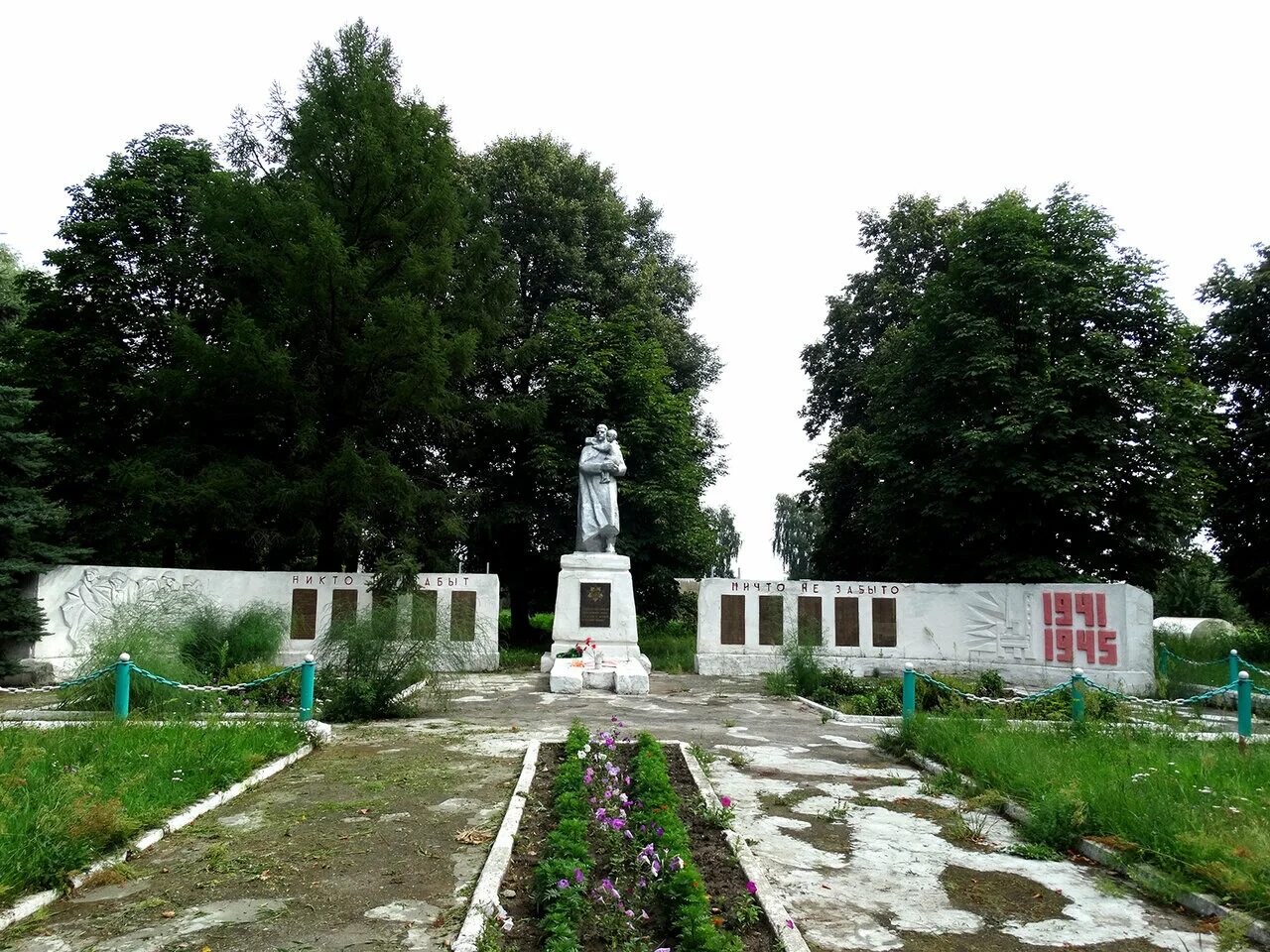 Деревня плавна Брянской области. Сайт деревни плавна Климовского района Брянской области. Бочары Брянская область памятник. Село плавна Климовский район Брянская область фото.