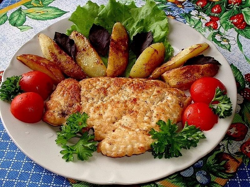 Гарнир к курице. Отбивная с картошкой. Красивые блюда из курицы. Вторые блюда на праздничный стол.