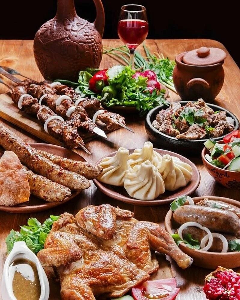 Грузинская национальная еда. Грузинская кухня оджахури. Что такое мчади в грузинской кухне. Красивый стол с едой. Грузинская кухня самое вкусное.