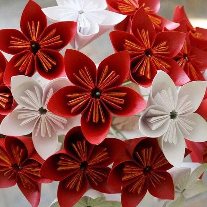 Цветы из бумаги техника. Бумажный красный цветок. Японские бумажные цветы. Японский цветок красный оригами. Технология 2 класс поделки цветы из бумаги.