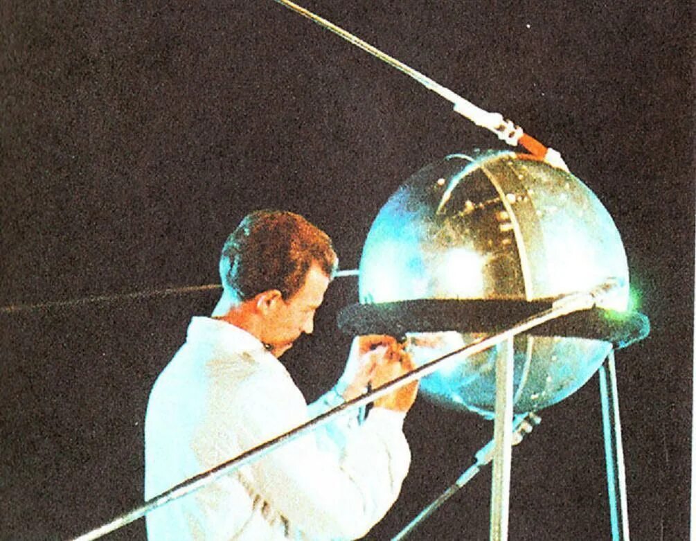 Изобретение первого спутника