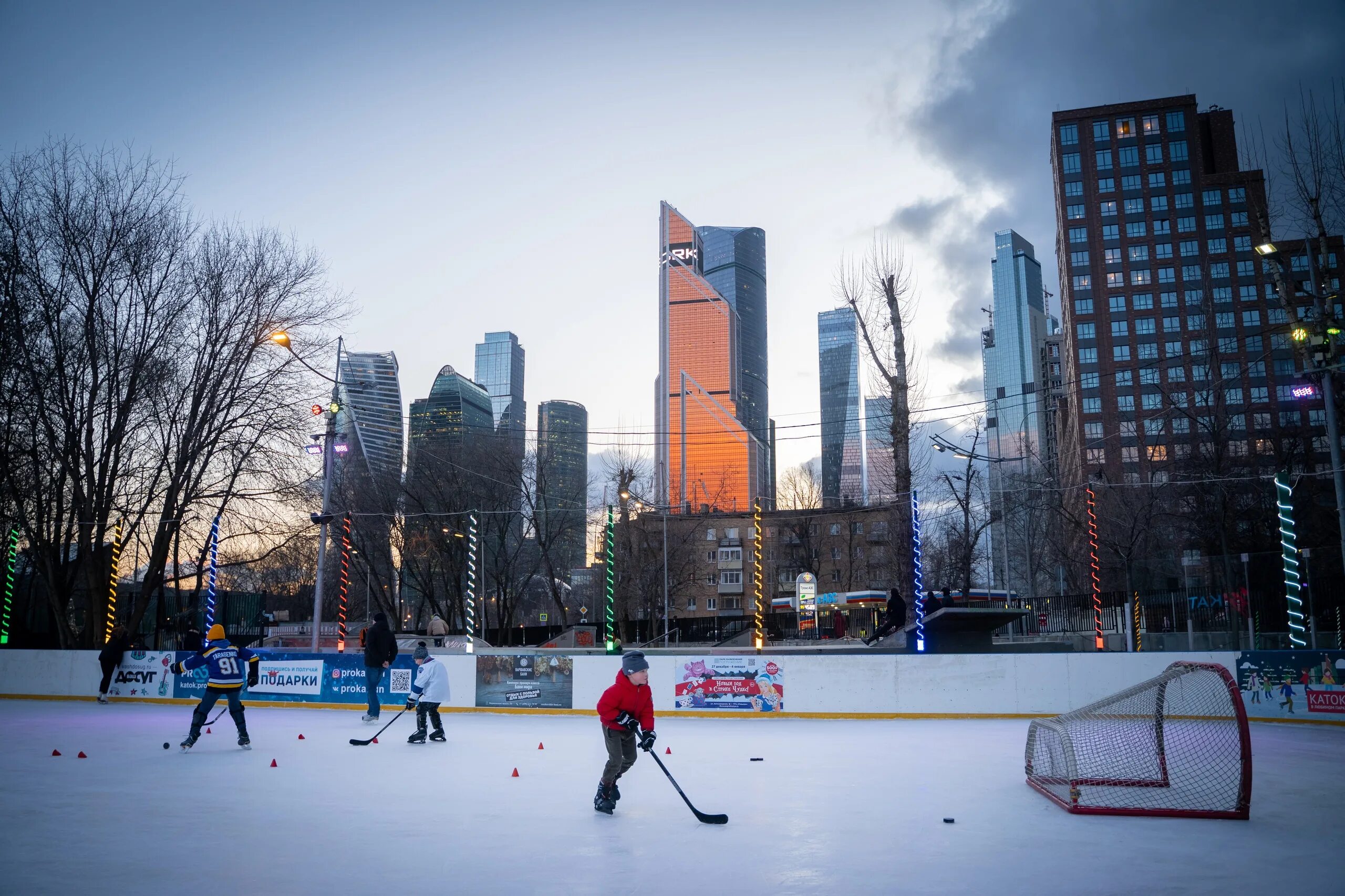 каток красная пресня. каток «city-каток» в парке красная пресня. сити каток в парке красная пресня. каток пресня билеты. парк красная пресня каток.