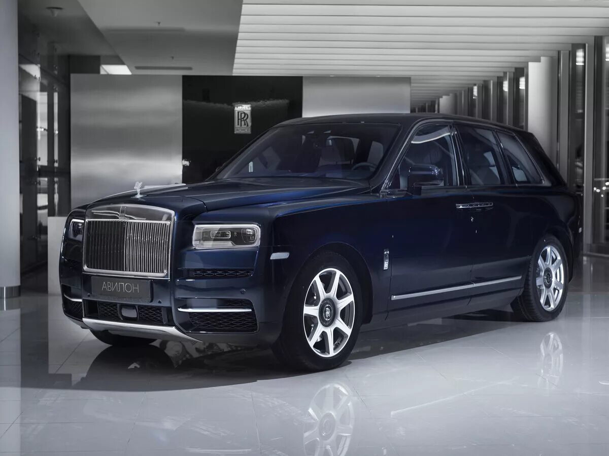 Роллс Ройс Куллинан 2022. Роллс Ройс джип. Роллс Ройс Куллинан синий. Rolls Royce Cullinan 2018.