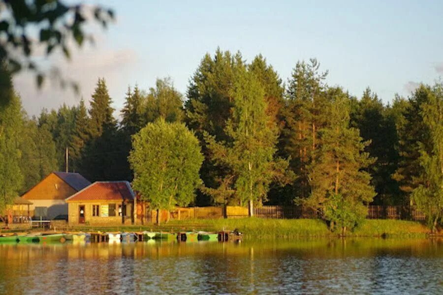 Великий новгород базы отдыха. Малая вишера база красный бережок. Дома отдыха в великом новгороде. Великое озеро база отдыха валдай. Дом отдыха великий новгород.
