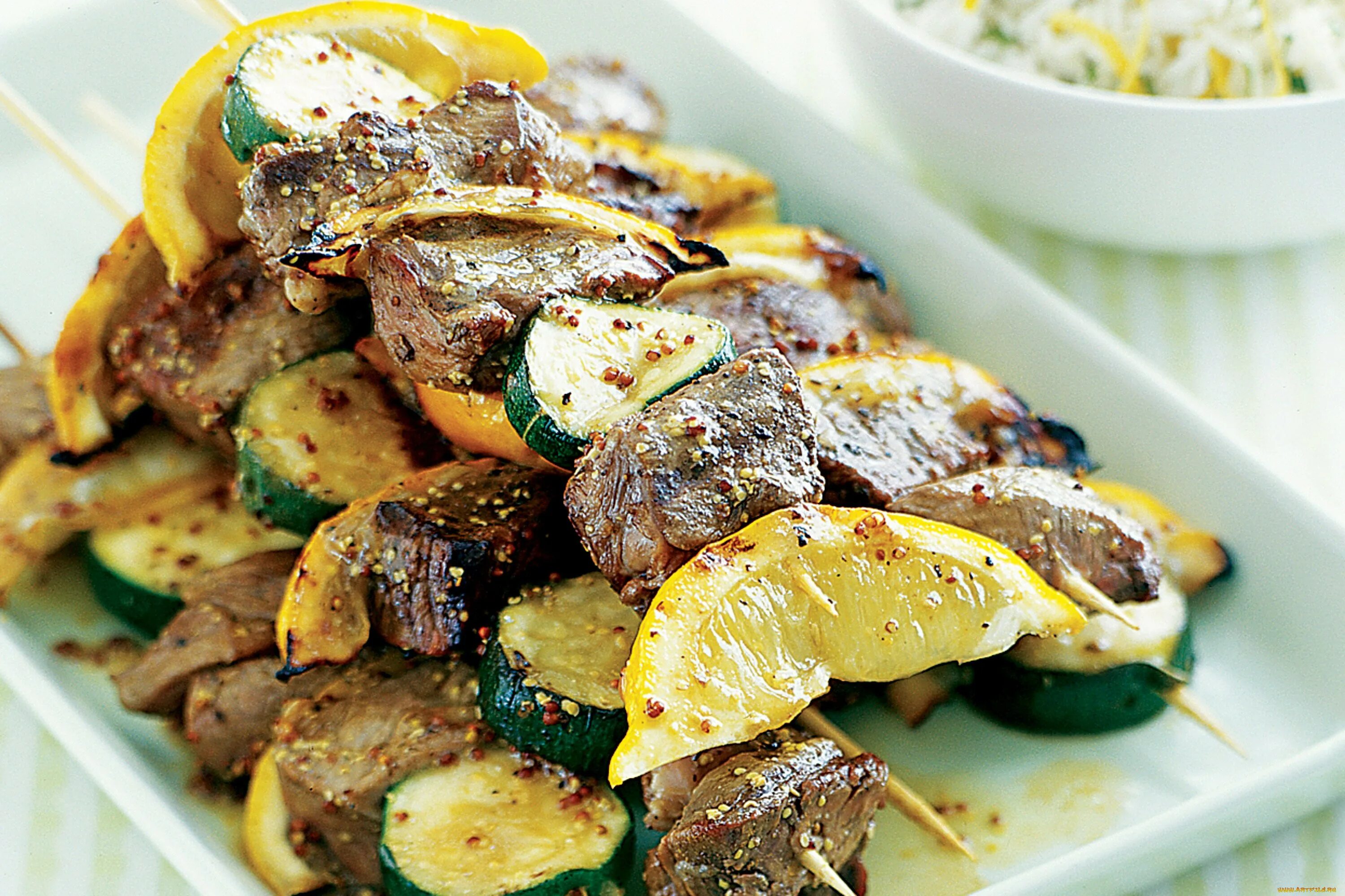 Как вкусно замариновать шашлык с лимоном. Шашлык. shashlik s limonam. национальное блюдо австралии. блюда с лимоном.