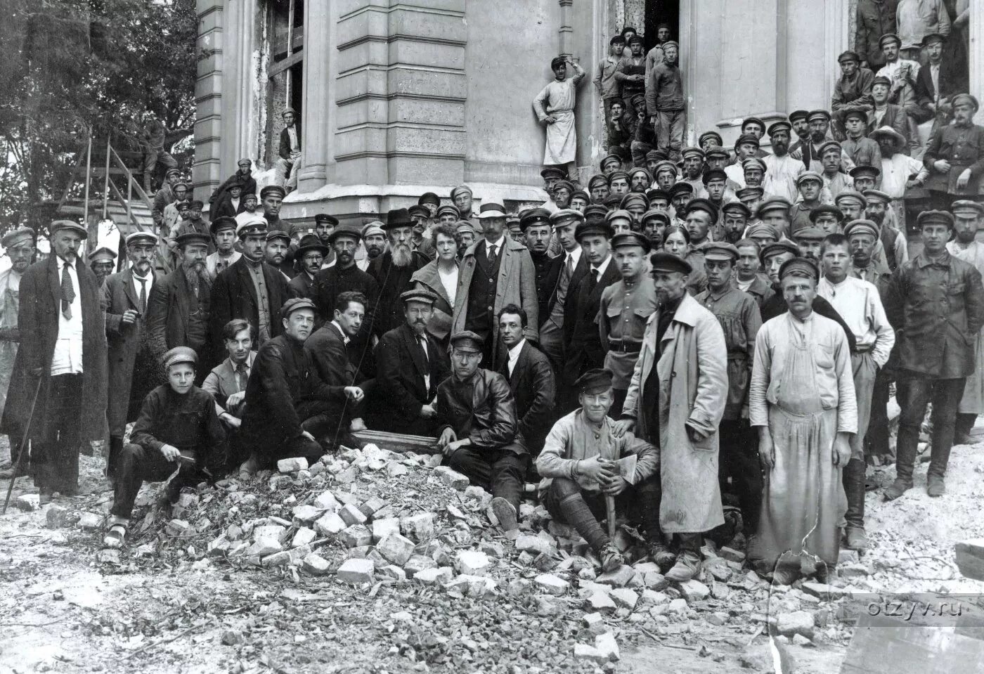 Рабочие после революции. Антинемецкие погромы в Москве в 1915. Немецкие погромы в Москве 1915. Погромы в Москве май в 1915 году. Немецкие погромы 1914.