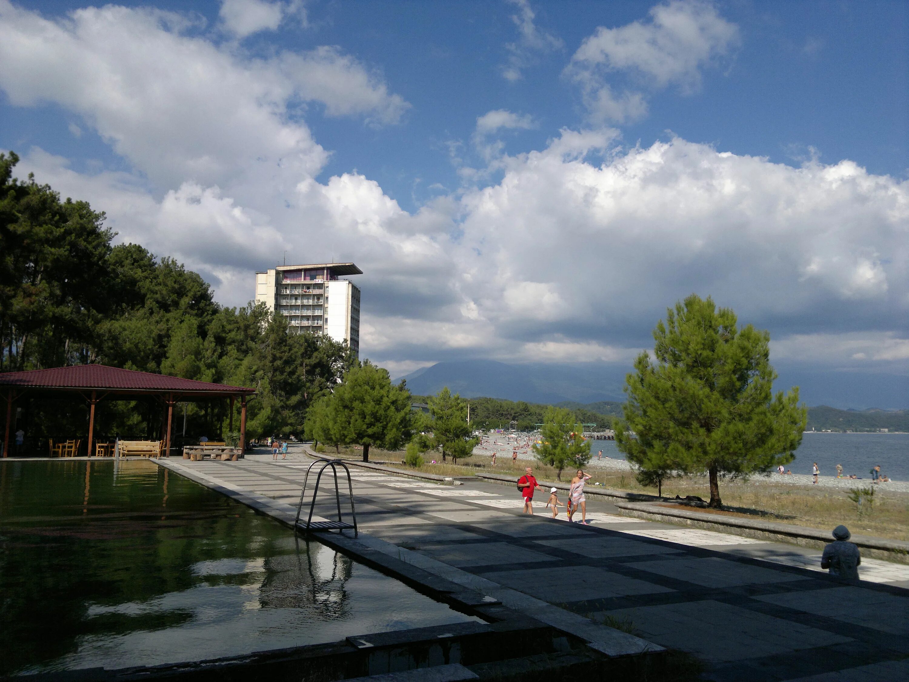 пицунда центр города. абхазия пицунда улицы. пицунда 2022. пицунда абхазия медея. пицунда центр.