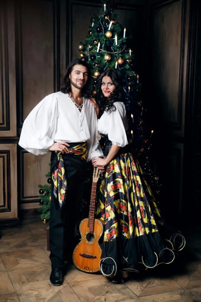 Цыганка на новый год. Костюм цыганка. Наряд цыганки. Цыганский новый год. Цыганский ансамбль бричка город нижний новгород.