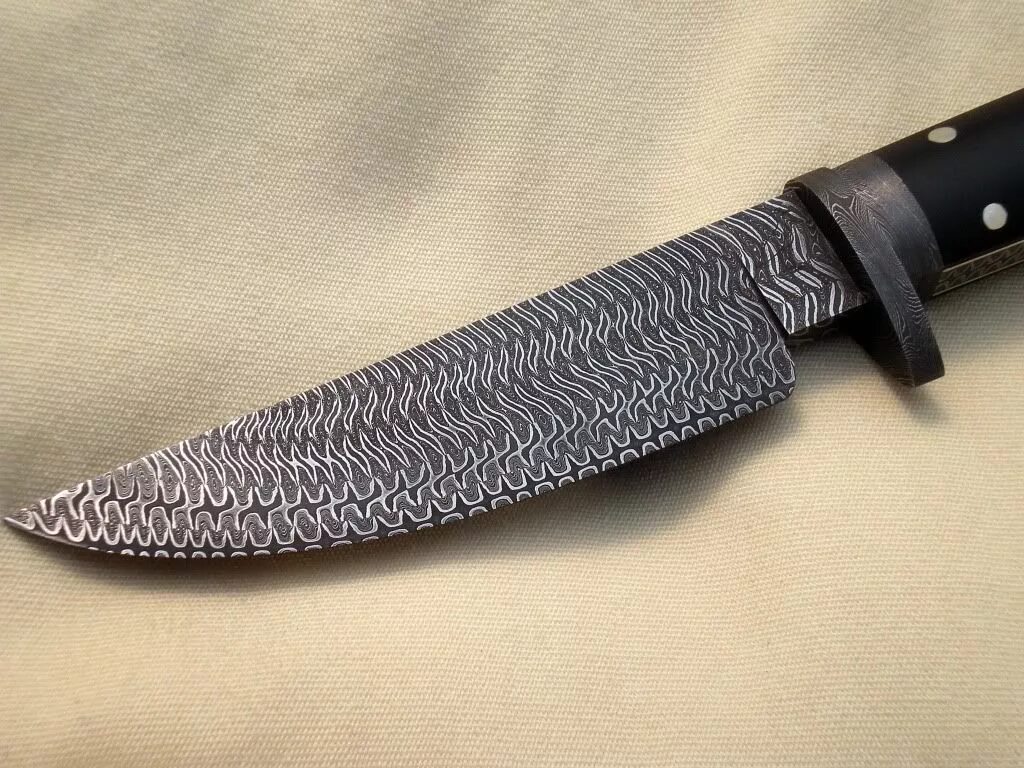 Кинжал охотничий дамаск. Нож тефаль дамасскаясьаль. Damascus knives. Damascus knives. Damascus knife.