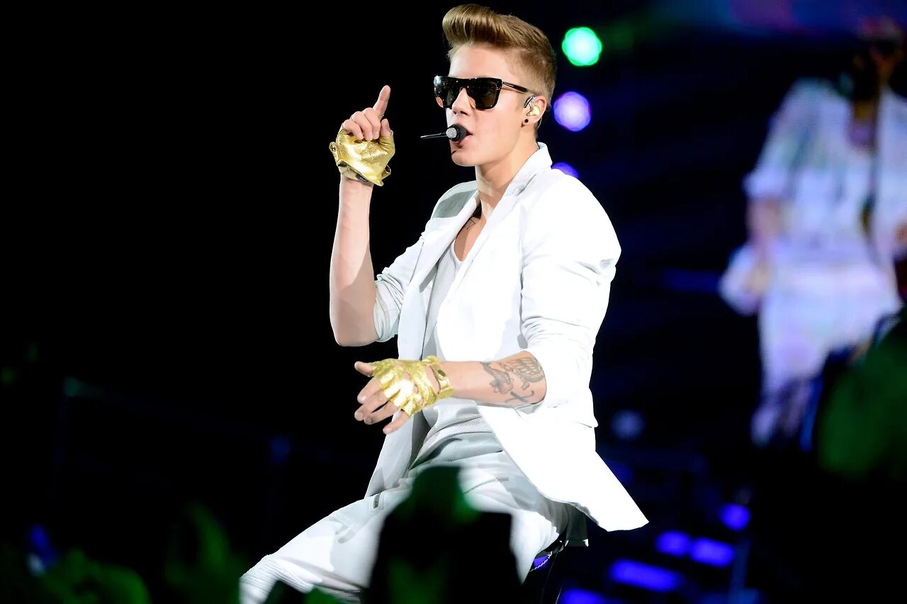 Парень на сцене. Джастин бибер концерт. Джастин бибер concert. Джастин бибер 2022. Justin bieber msg concert august 31 2010.