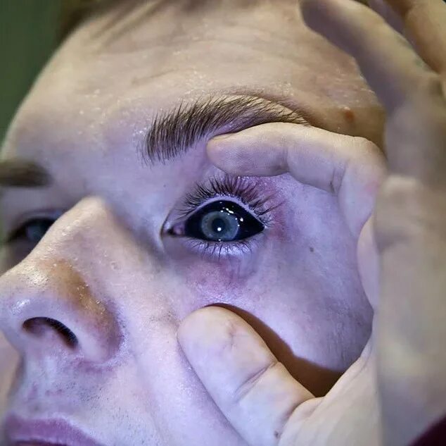 Парень плачет. Глаза разбитого человека. Глаза разбитого человека. Грусть слезы. Глаза разбитого человека.