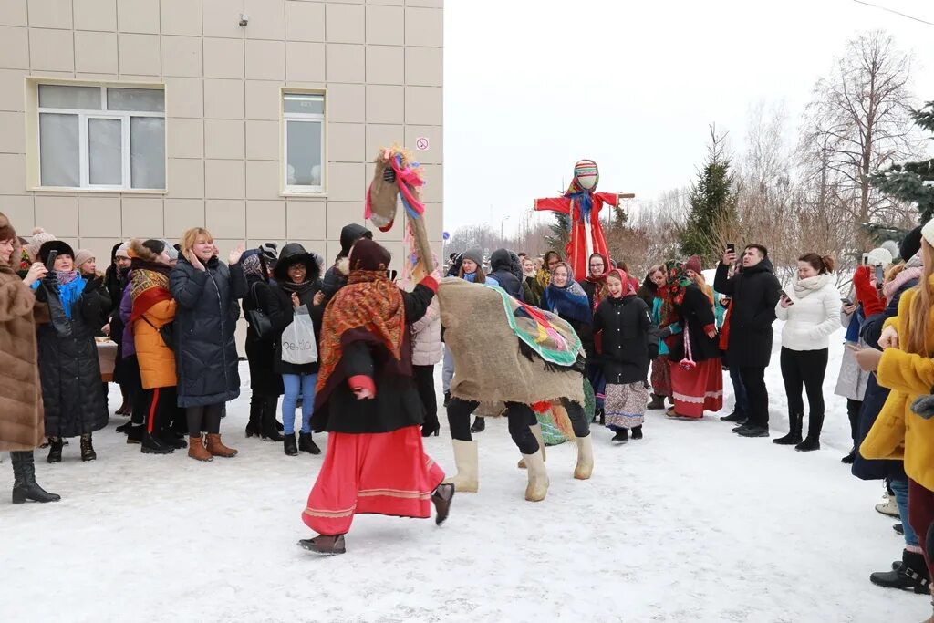 Гуляние на Масленицу в Первоуральск. Масленица в школе. Масленица в 2012 году. Масленица в Пильне 2022. Масленица в интернате
