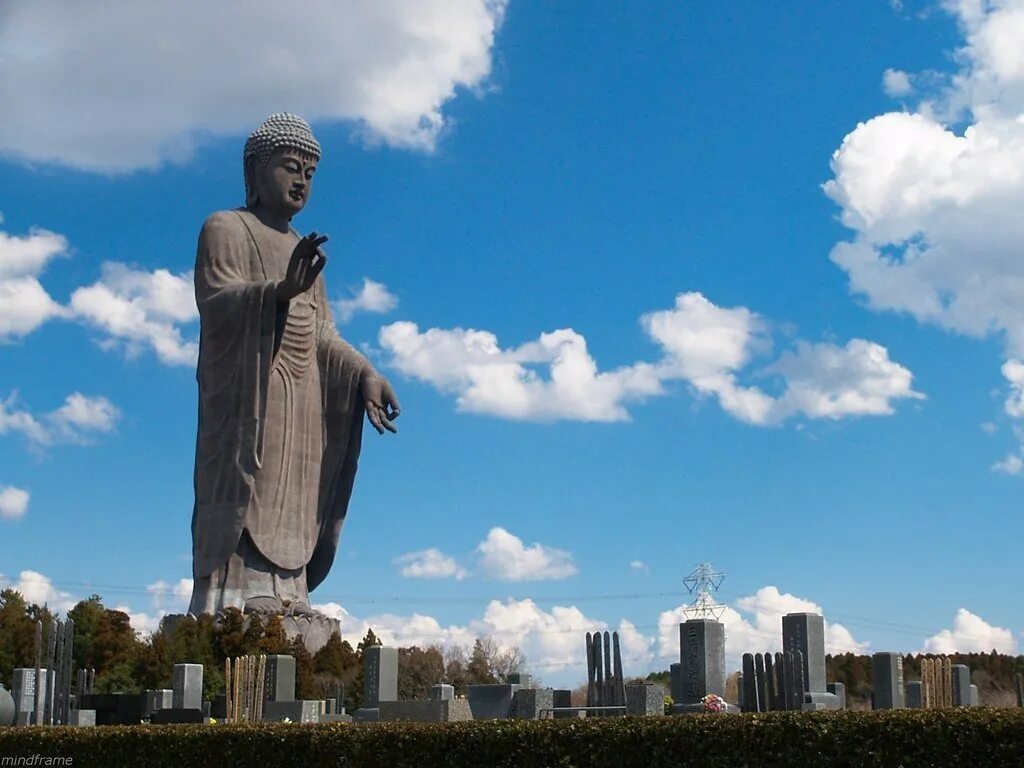 Самый большой памятник. Статуя Будды в Японии 120 м. Статуя Усику Дайбуцу. Дайбуцу статуя Будды Япония. Самая высокая статуя в мире Будды в Японии.