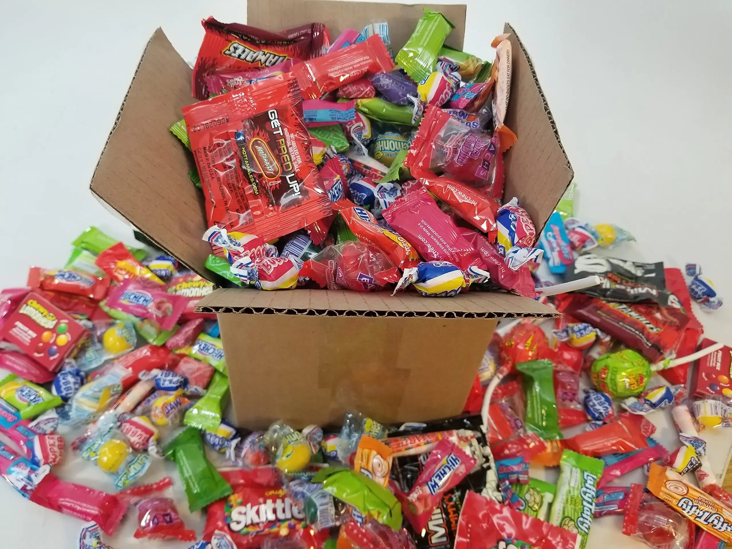 жеватильнатильная резинка. жевательные конфетки. жевательные конфеты elvan toffix. жевательная конфета фрутелла 41г ассорти. конфета жевательная fruit-tella радуга, 41г,.