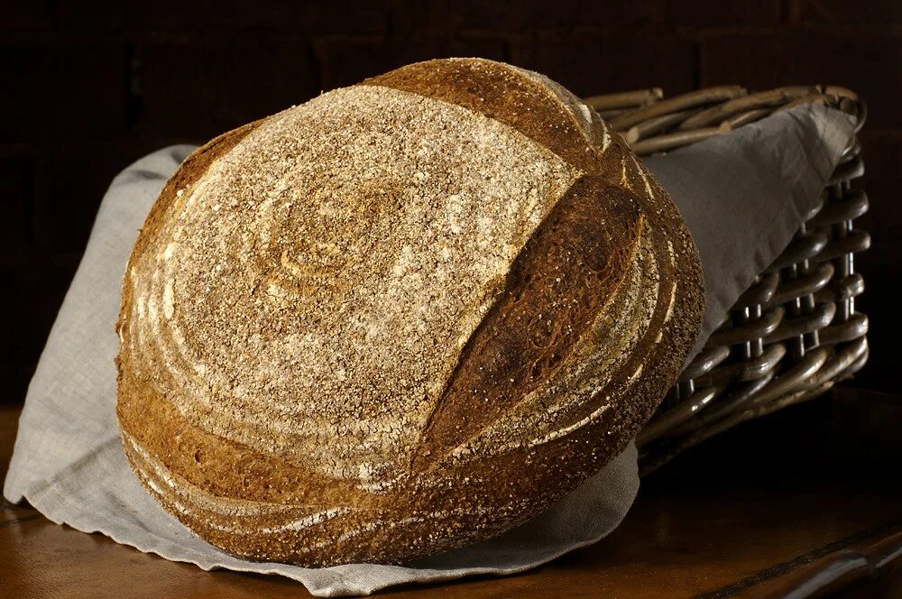 Хлеб на закваске. Цельнозерновой хлеб на закваске. Домашний хлеб из Шугуровской. Реклама домашний хлеб на закваске.