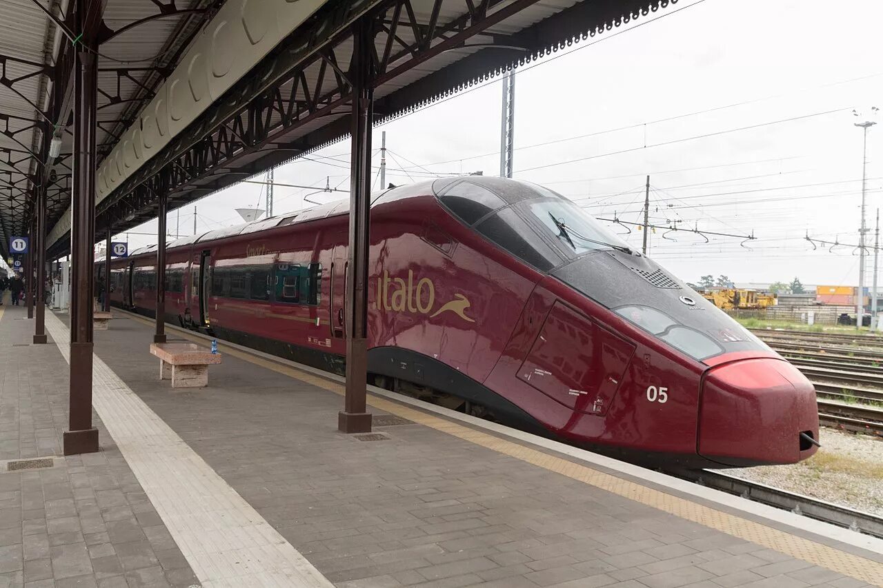 Italo поезд. Verona porta nuova Railway Station. Поезд Венеция Рим итало.