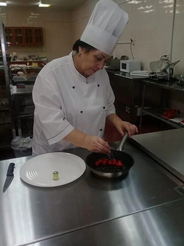 Работа повара в дмитрове. Колледж в дмитрове повар. блюда ворлдскиллс поварское дело. блюда среднего уровня для повара. интервью повара дмитров.