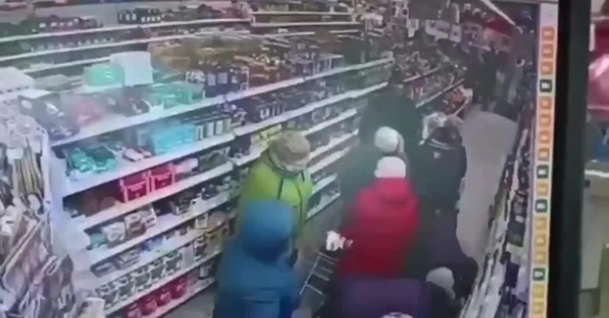 Куда делся 1 января. Бабки раскупают сахар. Бабка в магазине. Куда делся 1 января. Бабки в магазине видео.