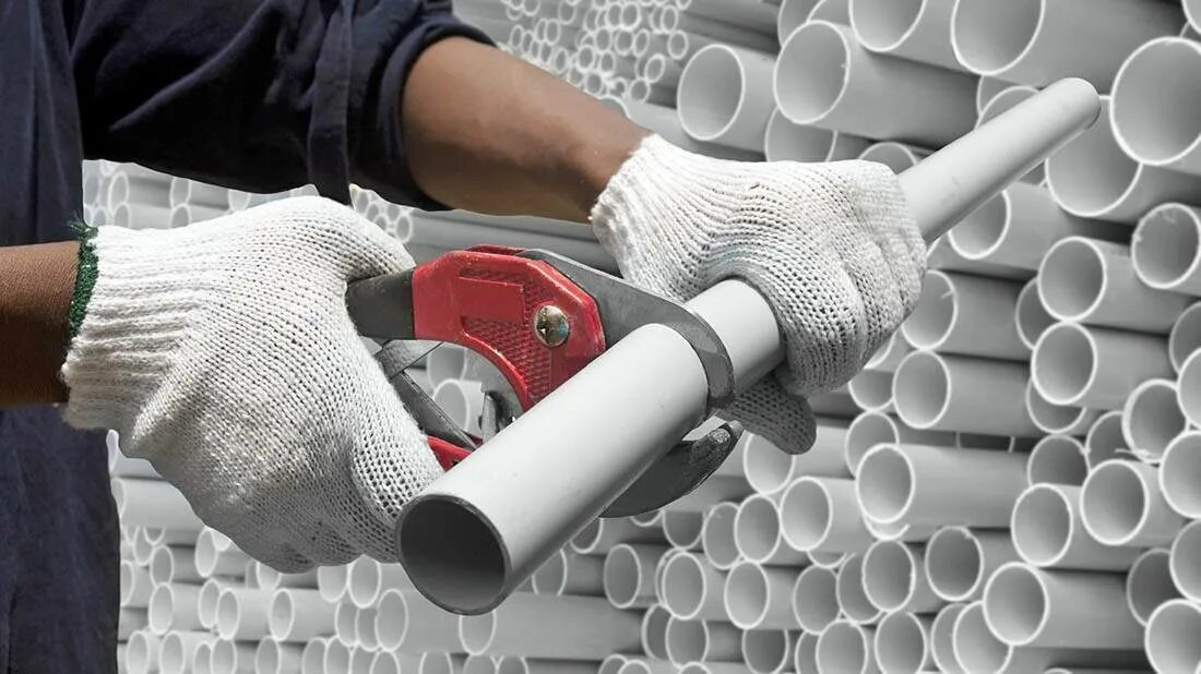 Монтаж трубы полипропиленовой ф20. Пластиклале отопление в частном доме. Пластиковые трубы для отопления. Двухтрубная система отопления из полипропилена. Отопление прокладка труб из полипропилена.