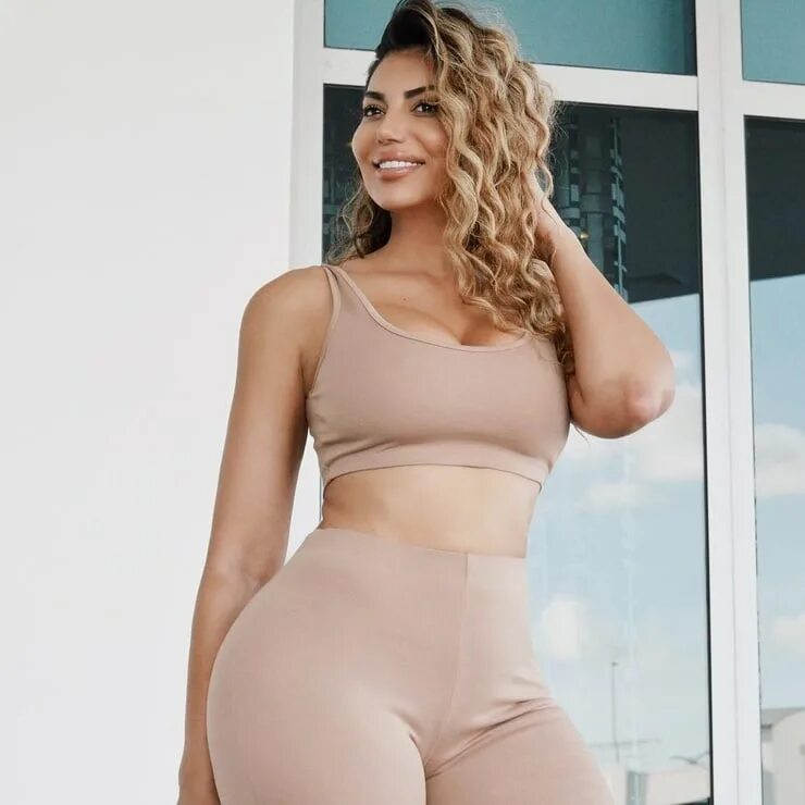 Макароны белла паста. Лабель магазин женской одежды коллекция. Лабелла рейна +18. Платья ла белла. La bella каталог.