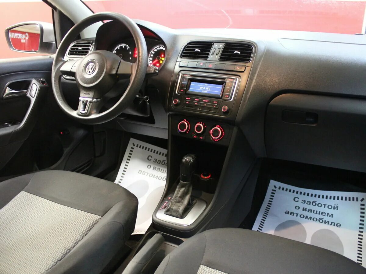 Фольксваген поло седан автомат. Volkswagen polo 6 салон. Фольксваген поло седан автомат. Фольксваген поло 2021 акпп. Фольксваген поло салон 2012 автомат.