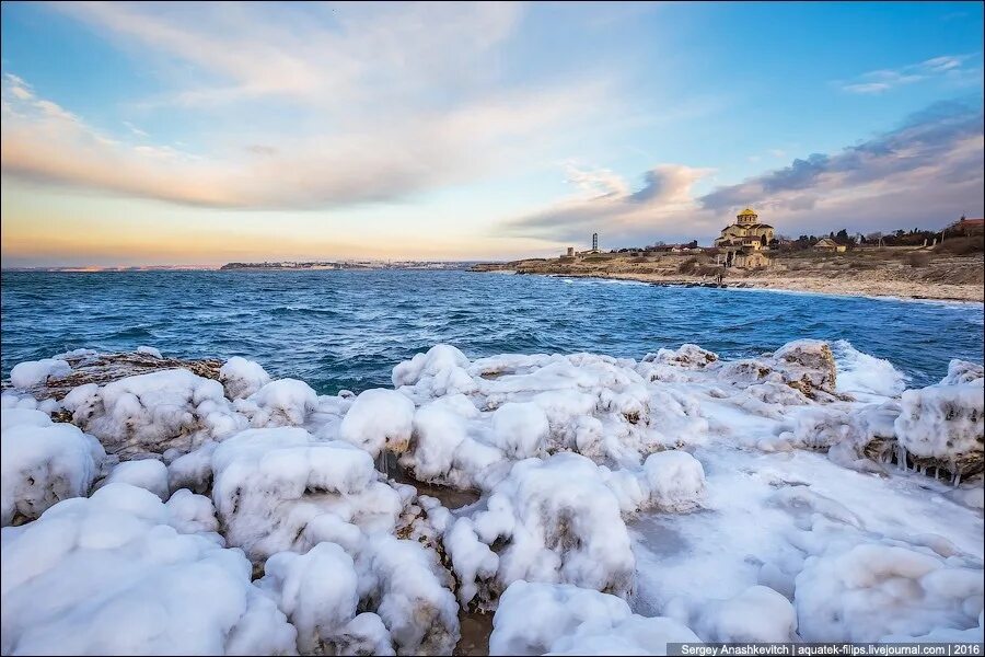 Чёрное море Крыма зима. Замерзшее море. Море зима. Замерзшее черное море. Почему не замерзает баренцево