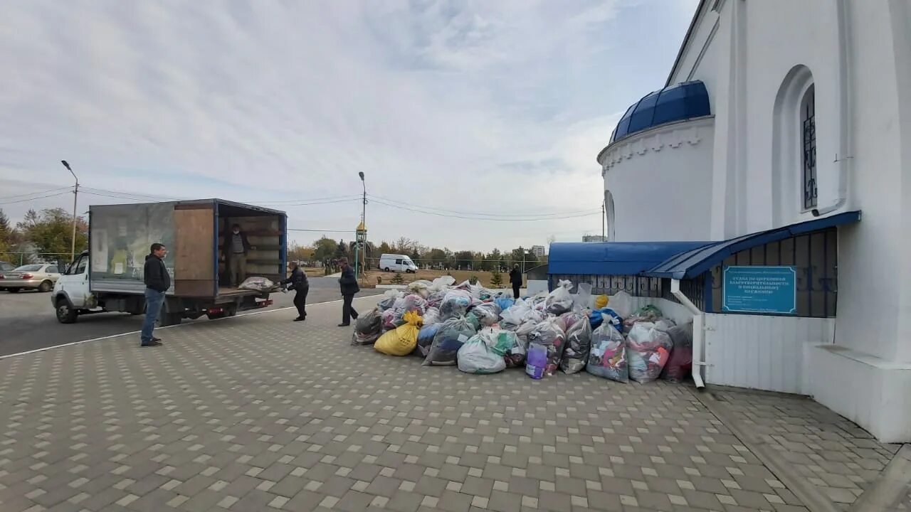 гуманитарную помощь нашли под ростовом. гуманитарная помощь ростов на дону. гуманитарная помощь. гуманитарную помощь нашли под ростовом. гуманитарная помощь машины.