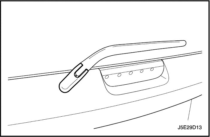 Задний стеклоочиститель лачетти универсал. Задний дворник Шевроле Лачетти универсал. Дворник заднего стекла Шевроле HHR. Задний дворник Лачетти хэтчбек. Шевроле Лачетти универсал рычаг включение заднего дворника.