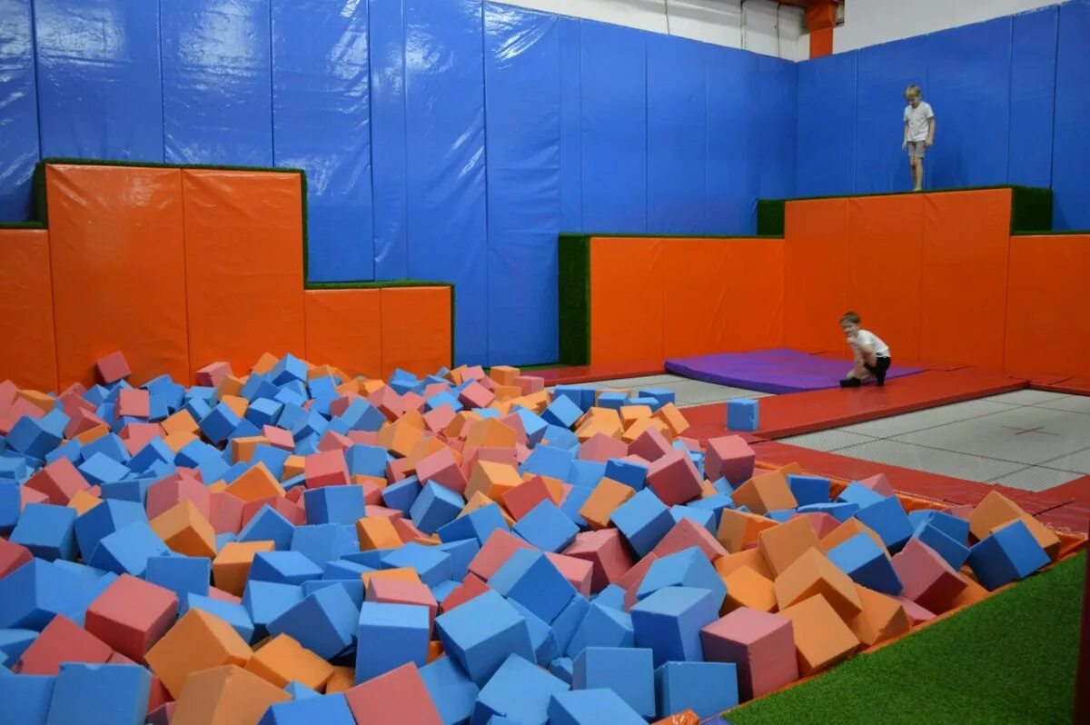 Батутный центр вверх нижний новгород. Батутный центр в нижнем новгороде. Олимп батуты нижний новгород. Батутный центр в нижнем. Вверх батутный центр нижний новгород сормовский поворот.