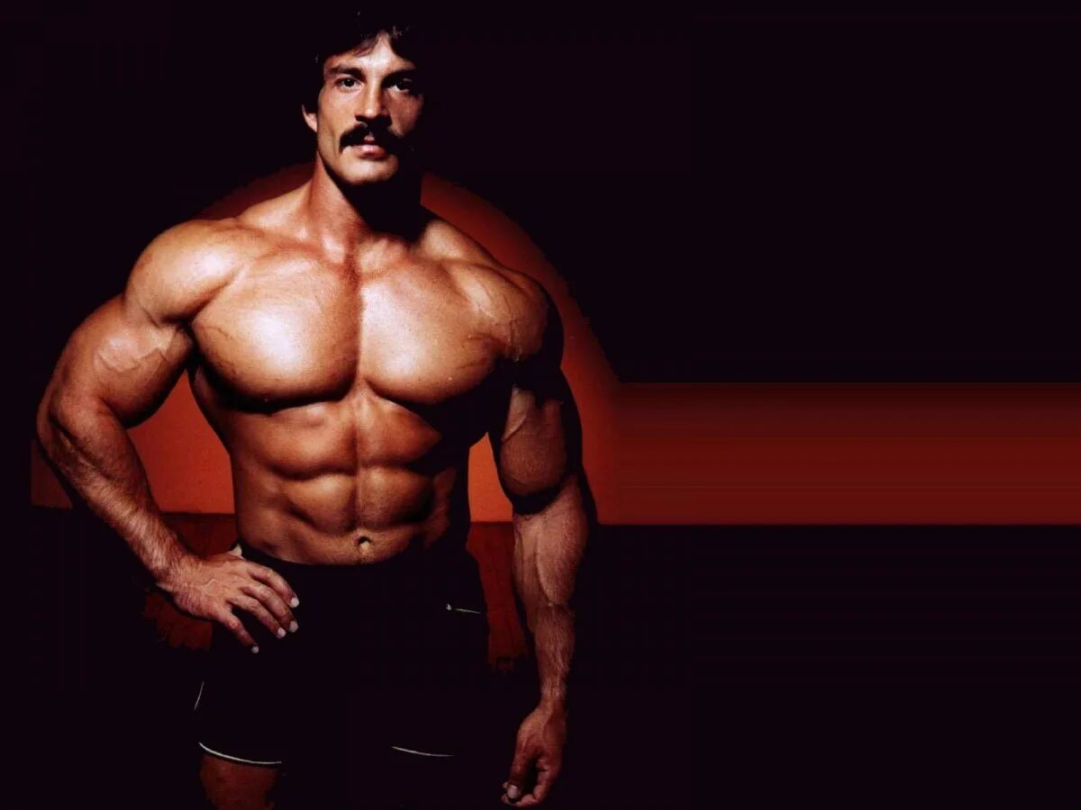 Найти качка. Mike Mentzer. Ментцер бодибилдинг. Майк Ментцер 2001. Майк Ментцер в зале.