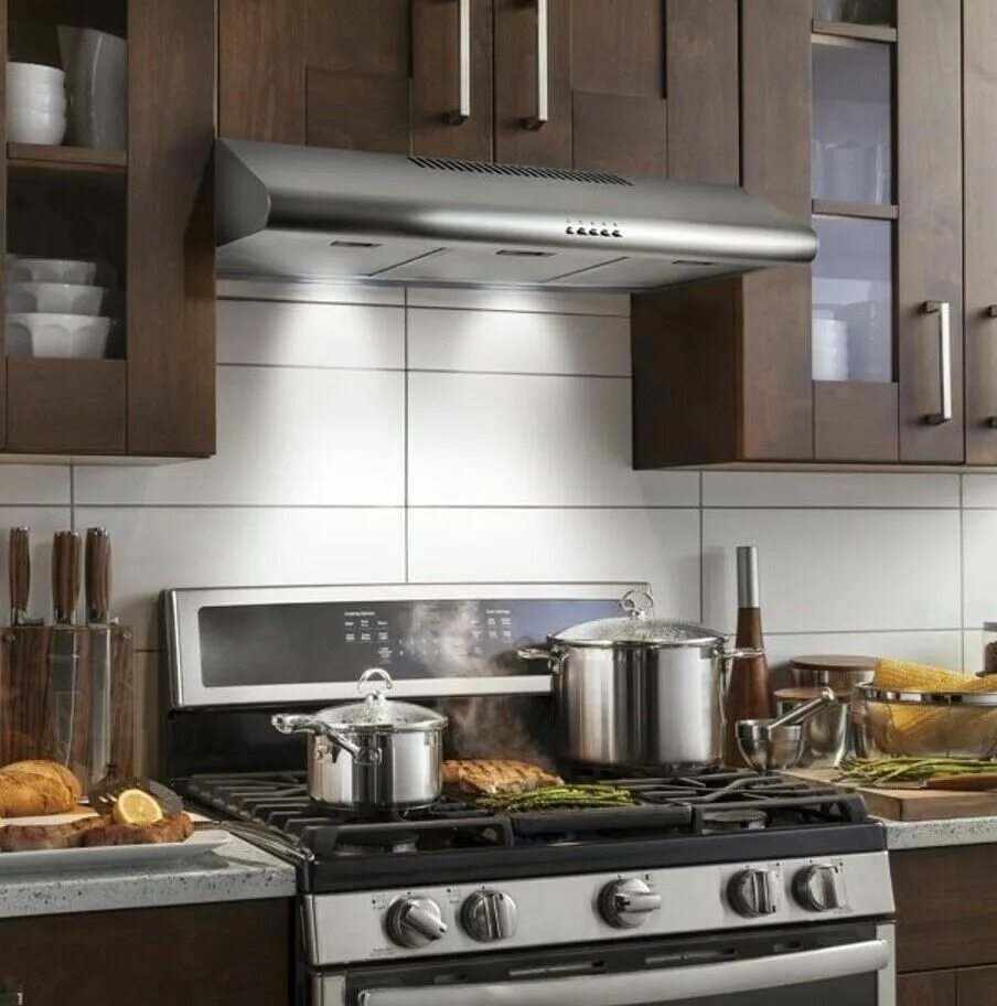 Какая кухонная вытяжка лучше. Кухонная вытяжка Kitchen Hood. Вытяжка Kitchen Exhaust Hood Stove. Вытяжка Kitchen enhaust Hood Stove Fan 200 c. Кухни с вытяжками над плитой.