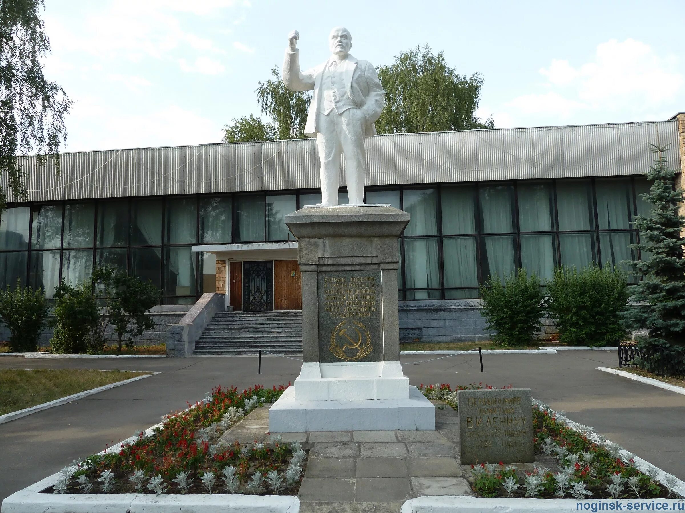 Первый в мире памятник. Памятник в. и. Ленину (Ногинск). Первый памятник Ленину в Ногинске. Ногинск Ленин памятник Ленину. Памятник Ленину нагирск.