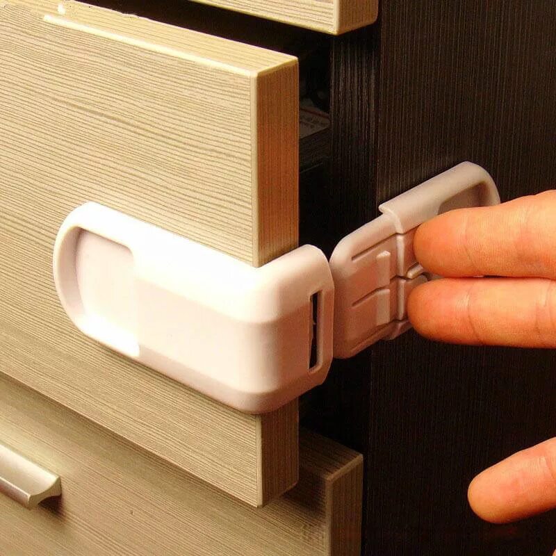 Почему открывается ящик. Замочек для выдвижных ящиков drawer safety lock. блокиратор для выдвижных ящиков от детей. защёлки для ящиков от детей. замочки на ящики от детей.