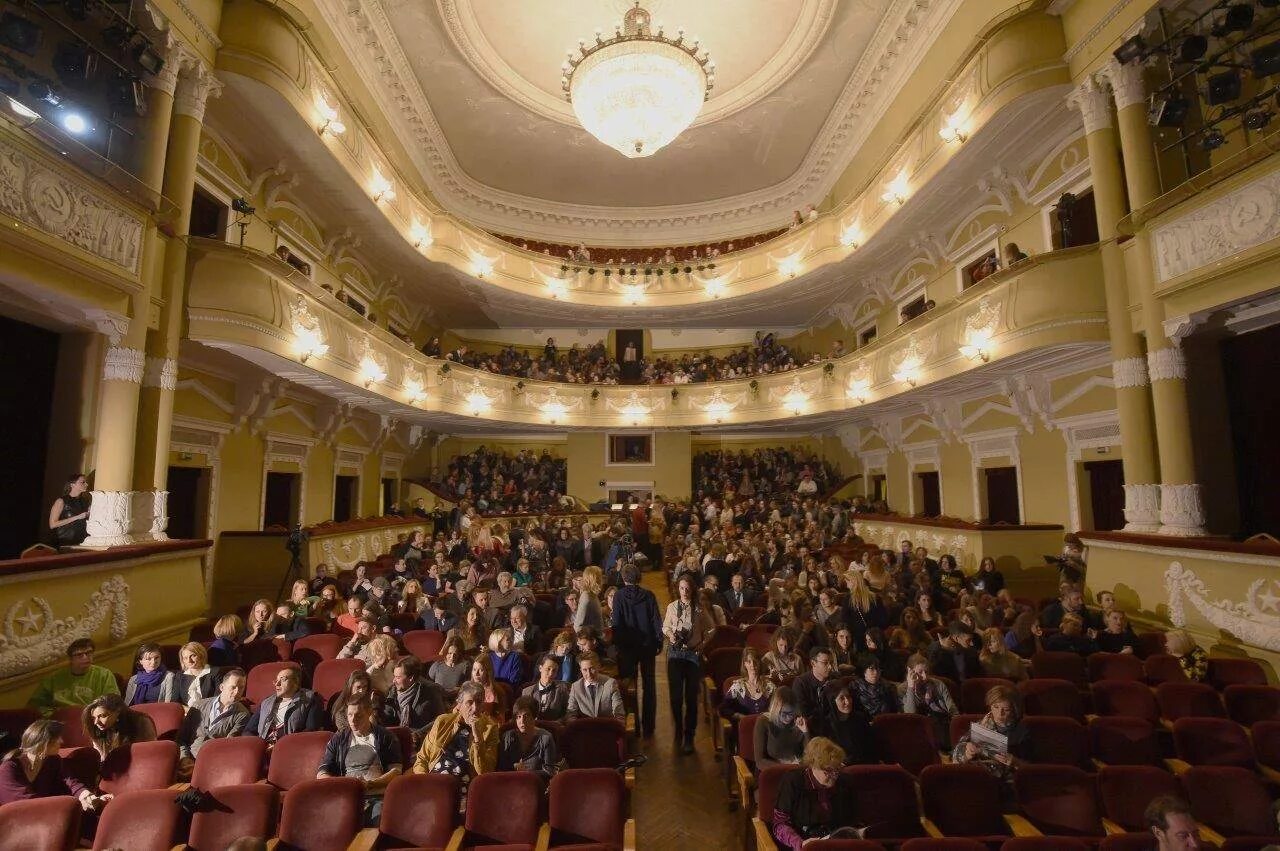 ТКЗ дворец на Яузе. Театр Современник дворец на Яузе. Театр на малой Бронной. Дворец на Яузе. Театр на малой Бронной сцена дворец на Яузе. Театр дворец на яузе