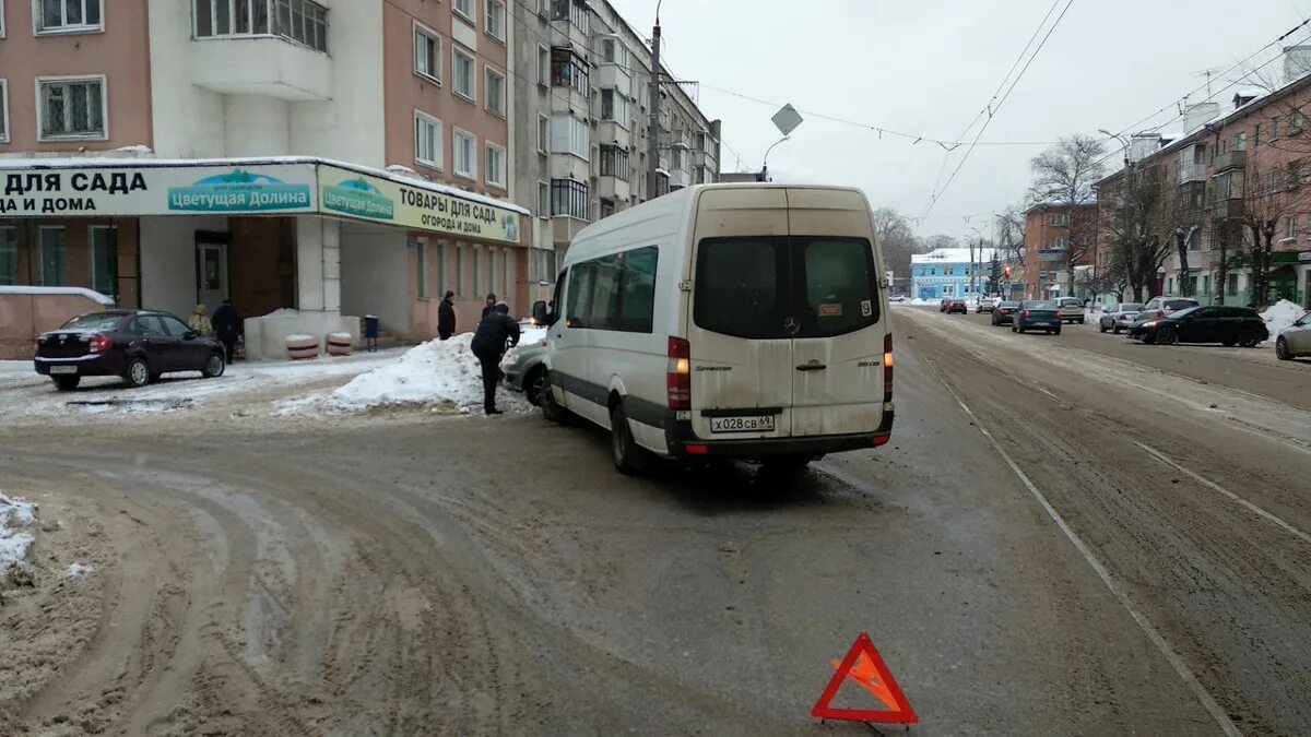 Улица горького автобусы. 40 Маршрутка Горький. Горького маршрутка Челябинск.