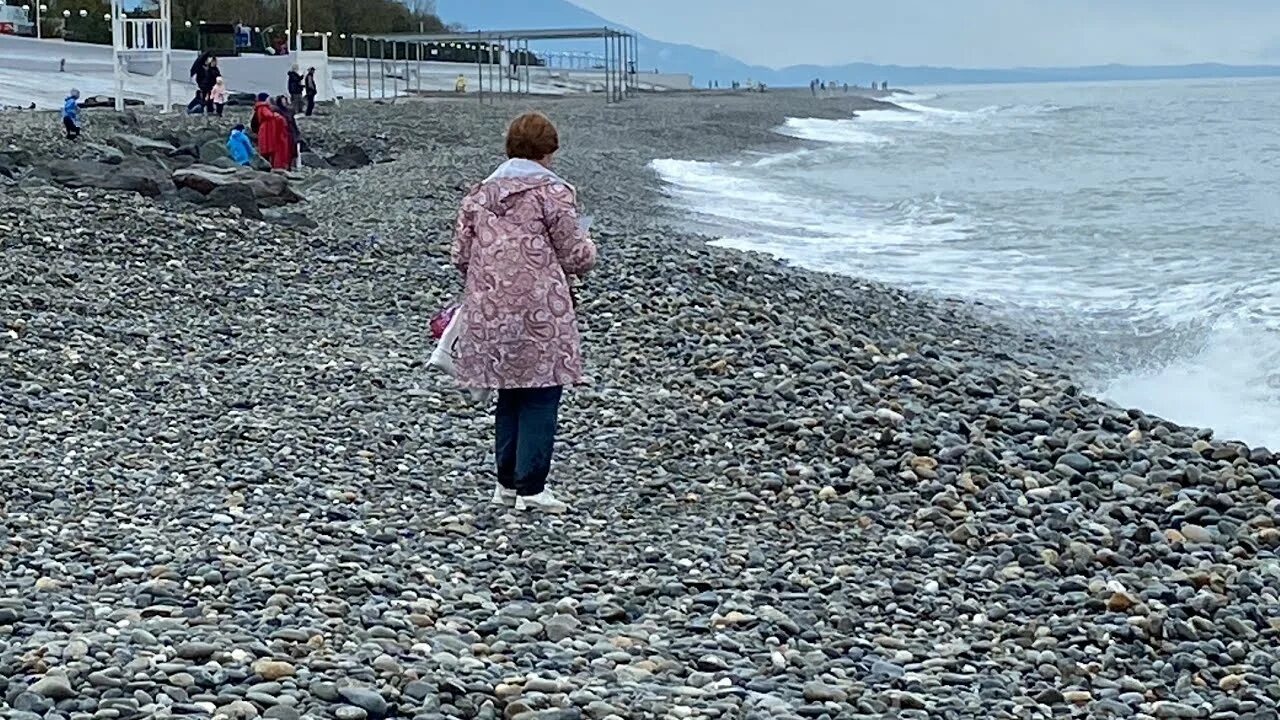 Можно в сочи в июне. Черное море Сочи. Море в Сочи сейчас. Сочи в апреле 2023. Сочи море 2023.