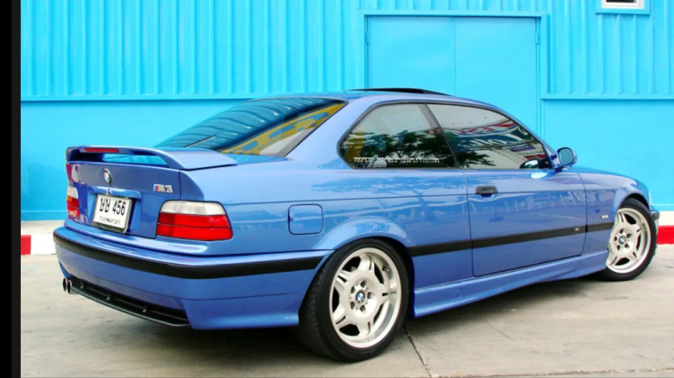 Бмв 3 е36 седан. Бмв 3er 315 2001. Bmw 3 e36 бирюзовая. Голубая бмв е36. Цвета бмв е36.