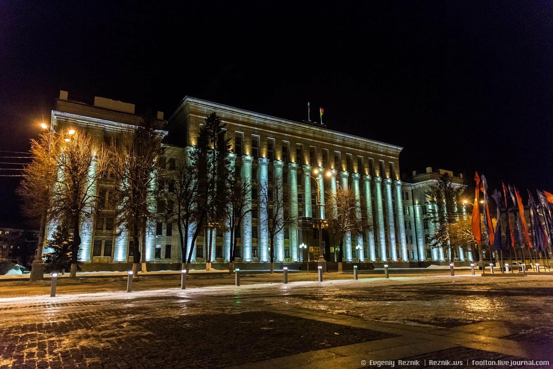 Работа ночью воронеж. Работа ночью воронеж. Ночной воронеж парки лето. Здания воронежа ночное в отражении. Набережная в воронеже ночью у академии.