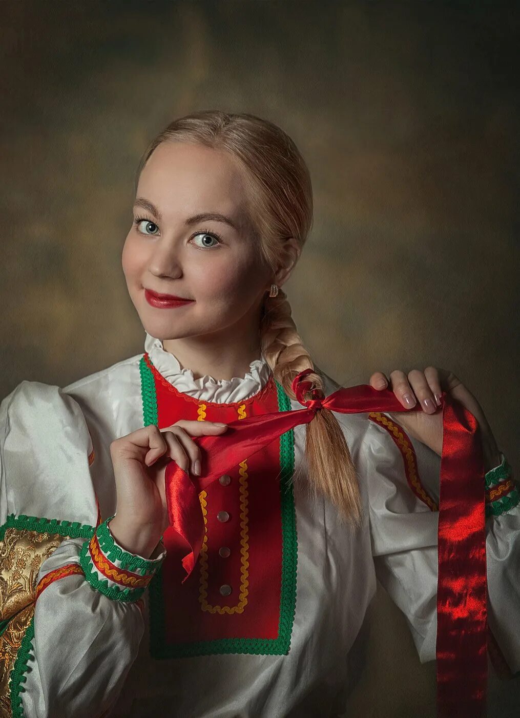 Прическа в народном стиле. Русские народные прически. Славянские прически женские. Русая коса