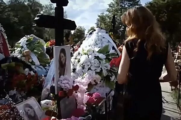 Троекуровское кладбище могила Юлии Началовой.