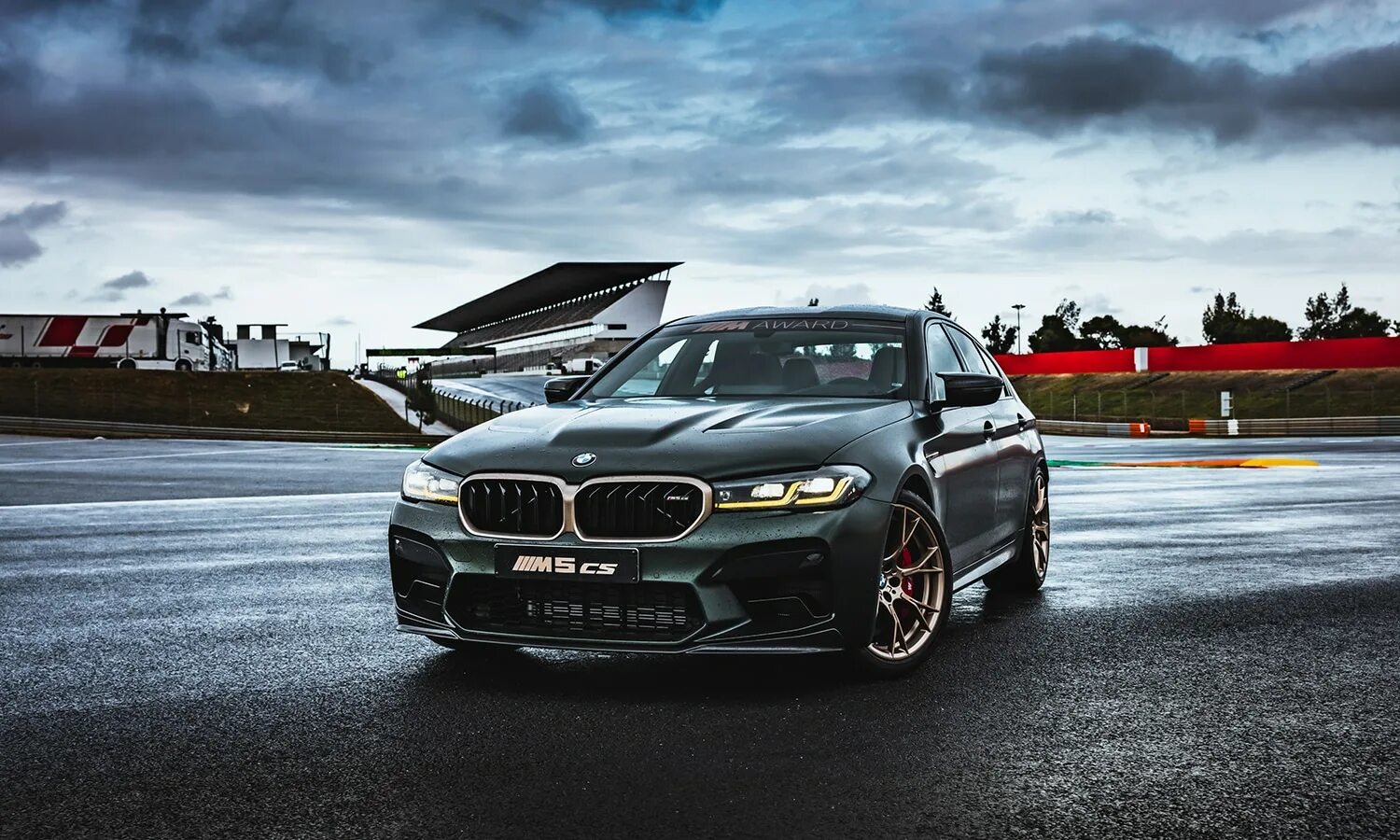 Бмв м5 амг. BMW m5 CS. BMW m5 f90 CS. BMW m5 и m5 CS. BMW m5 CS 2021.